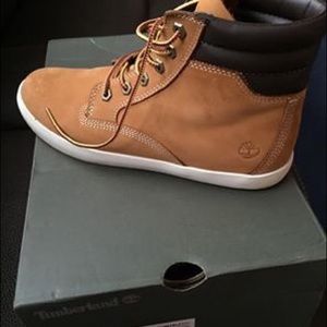 Timberland size 9 women sneaker boots